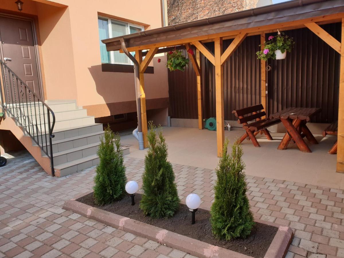 Villa Accommodation Bukarest Exteriör bild